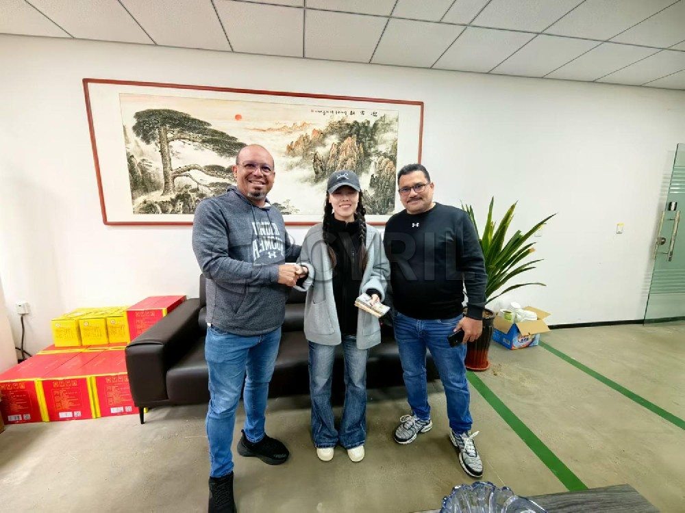 Sign on the Spot After a Site Visit! Clients personally visited the factory to gain an in-depth, hands-on experience of the filling production lines, placing orders on-site to secure a high-efficiency production capacity solution.