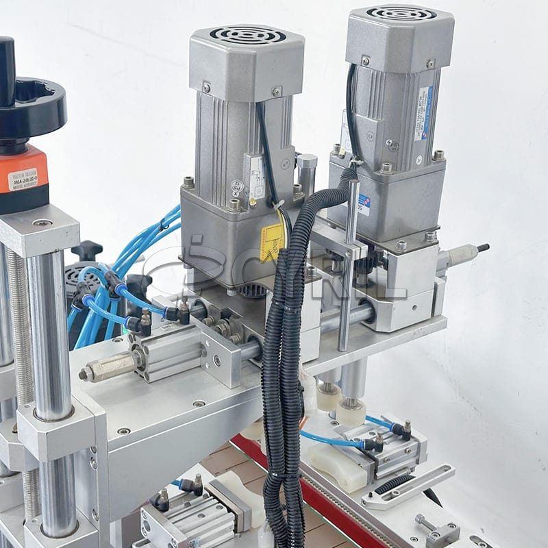 Fully automatic four-claw capping machine