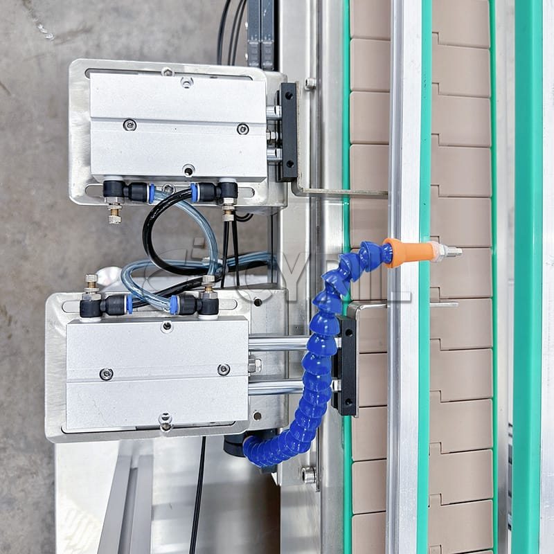 Fully automatic four-claw capping machine