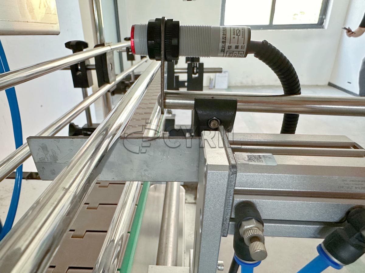 Fully automatic eight-head paste filling machine