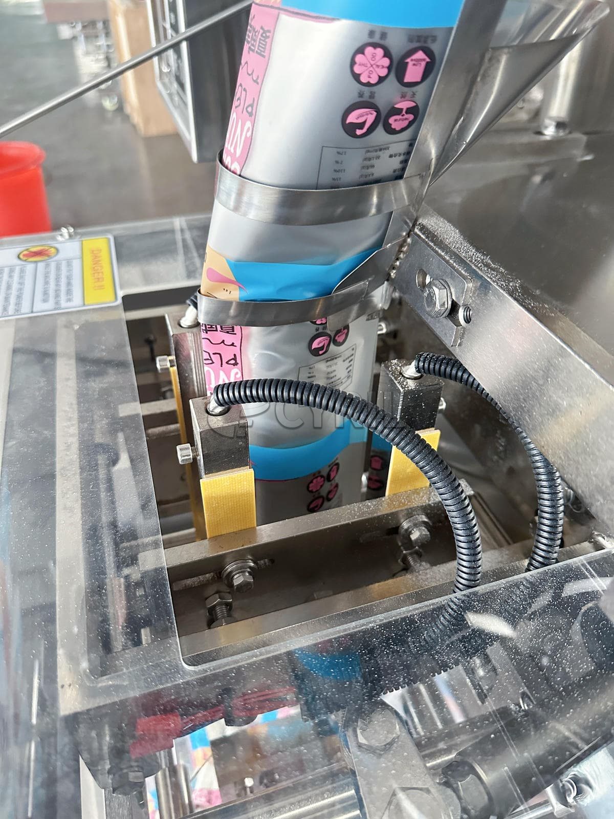 Powder packaging machine-inclined pushing + four-side sealing