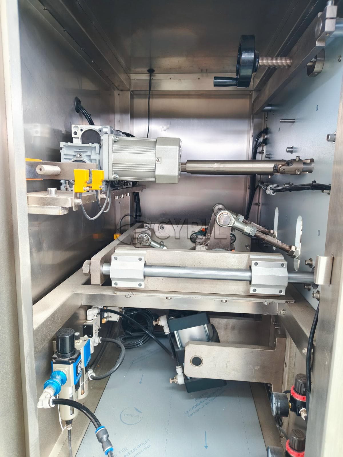 Lapel powder packaging machine + pin