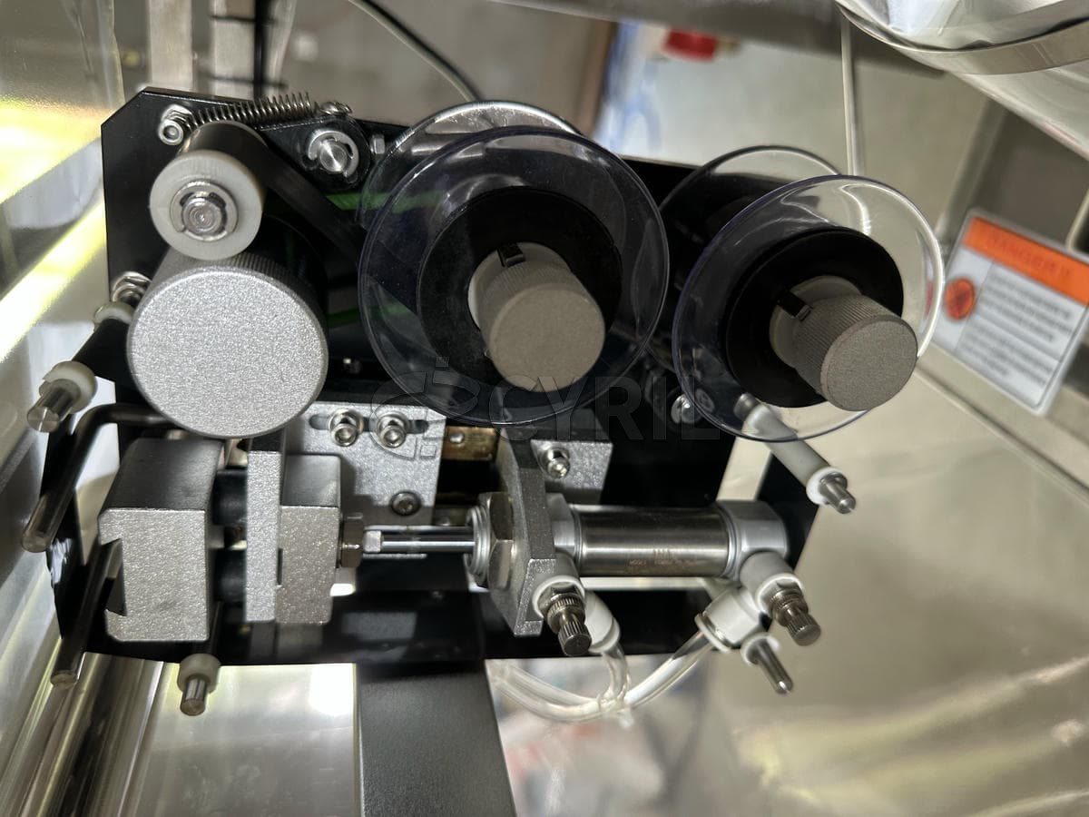 Paste packaging machine four sides sealing