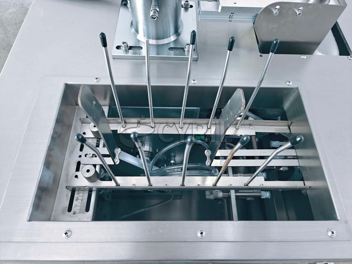 Small powder horizontal bag packaging machine
