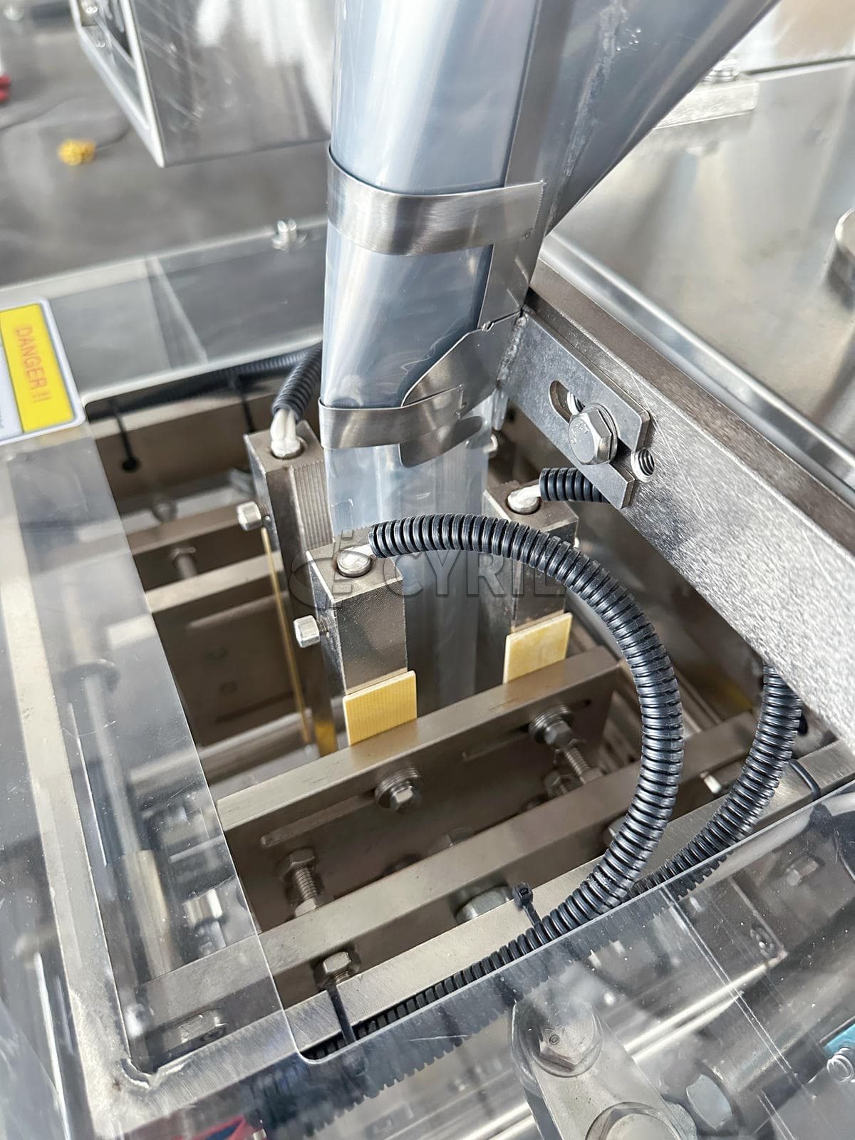 Four-edge sealing granule packaging machine