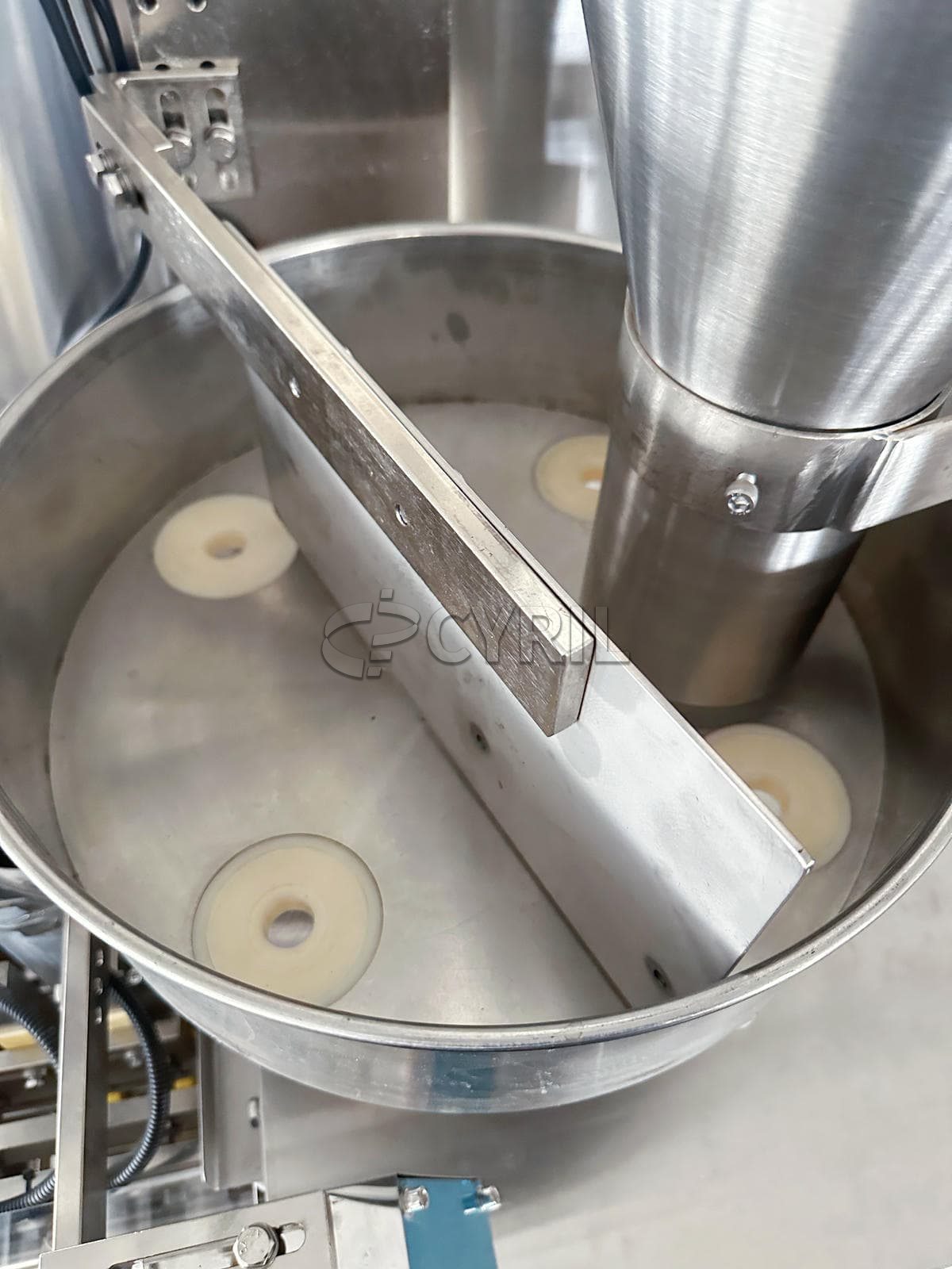 Four-edge sealing granule packaging machine