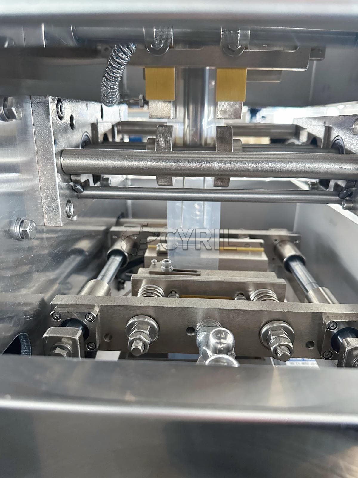 Four-edge sealing granule packaging machine