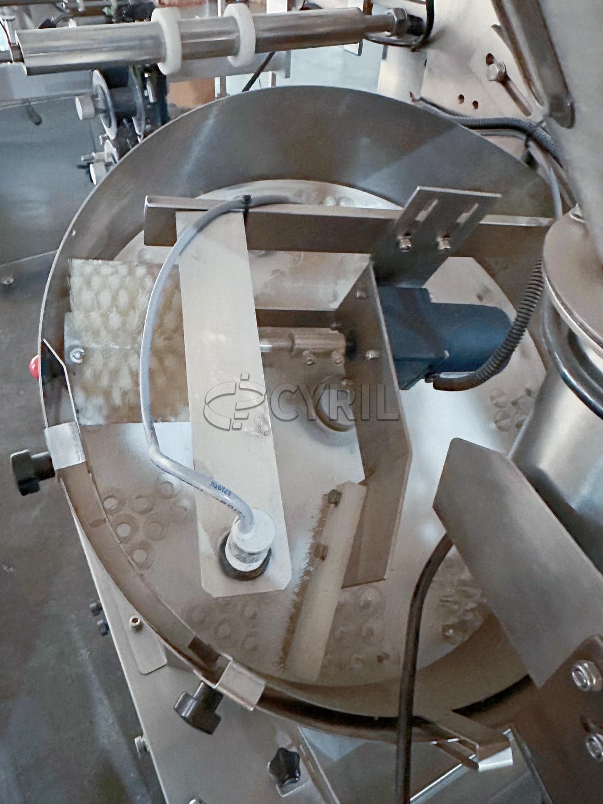 Three-edge sealing granule packaging machine