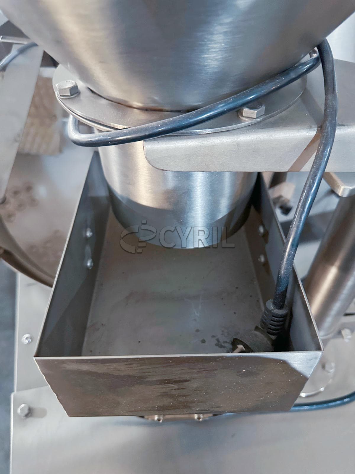 Three-edge sealing granule packaging machine