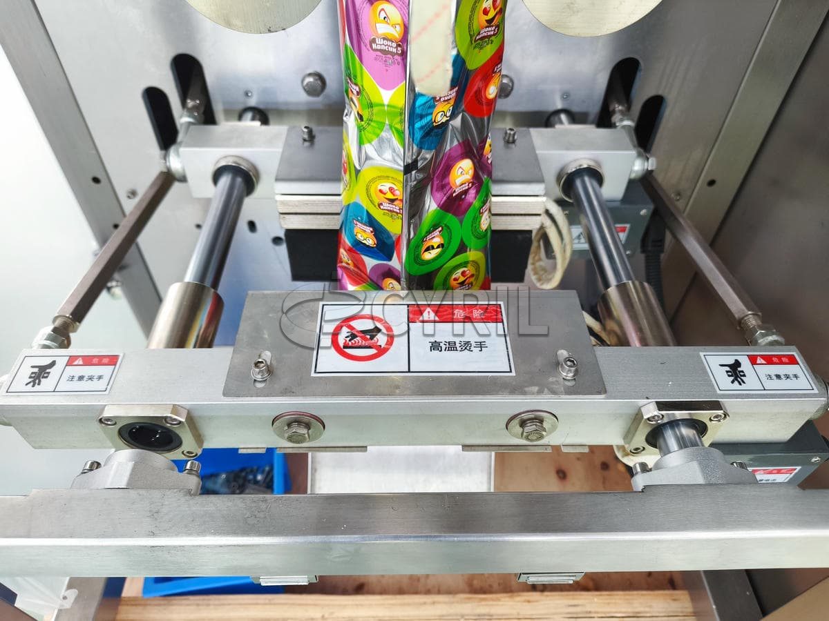 Ten-head lapel packaging machine + Z font lifting machine