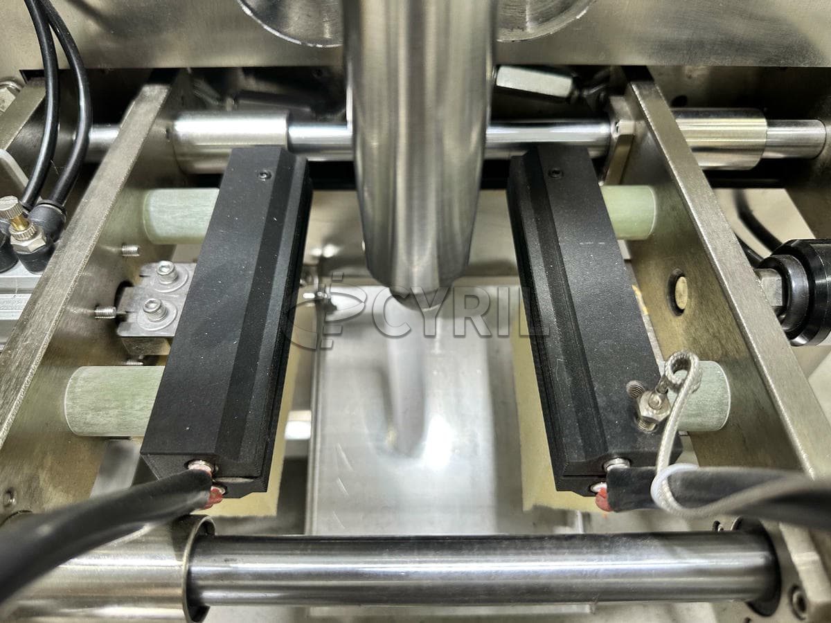 Liquid packaging machine + mixing + three-side sealing
