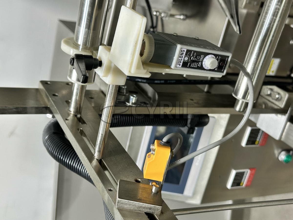Liquid packaging machine + mixing + three-side sealing