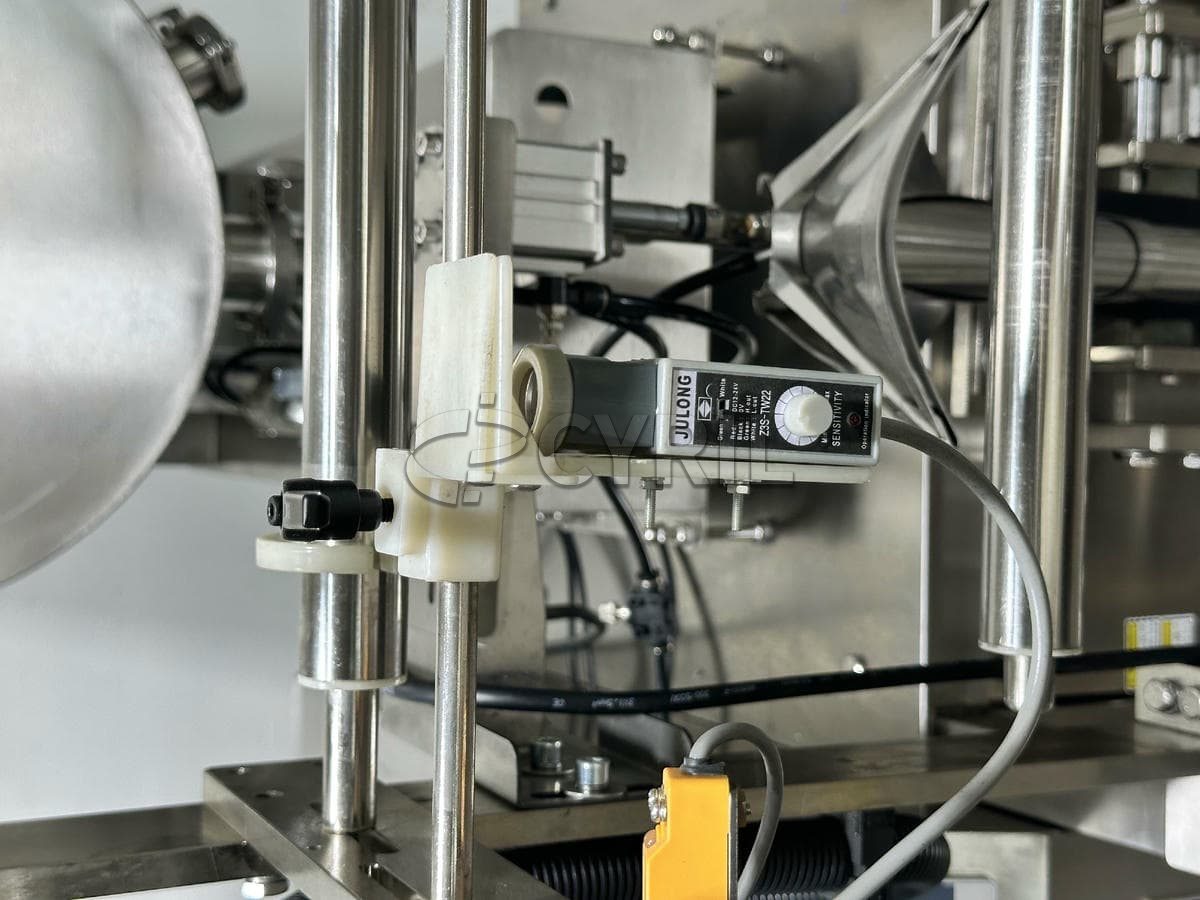 Liquid packaging machine + mixing + three-side sealing