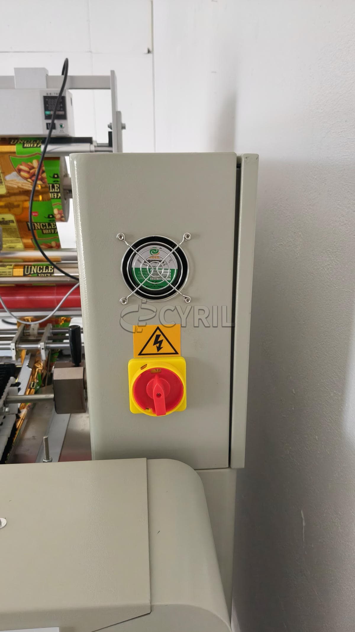 Pillow packaging machine + upper paper feeding + brush