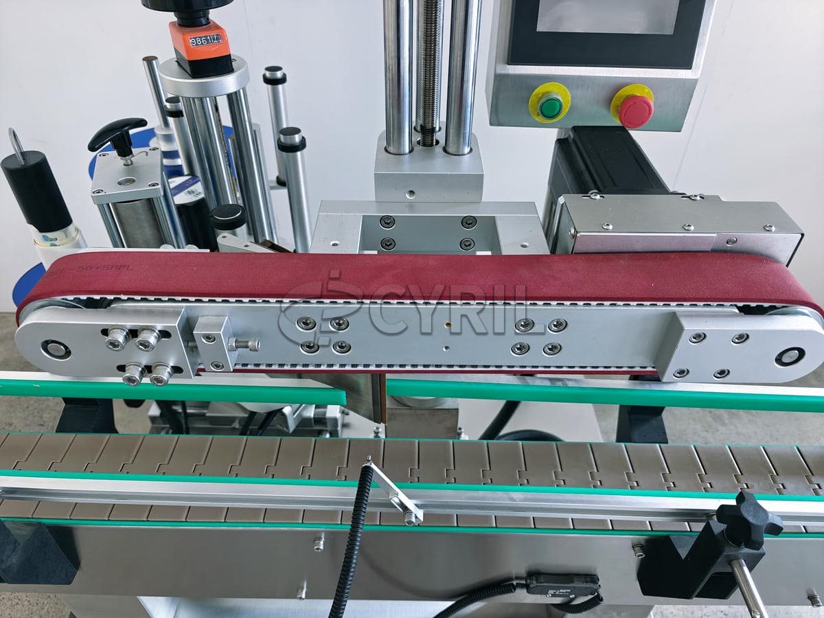 Single side labeling machine