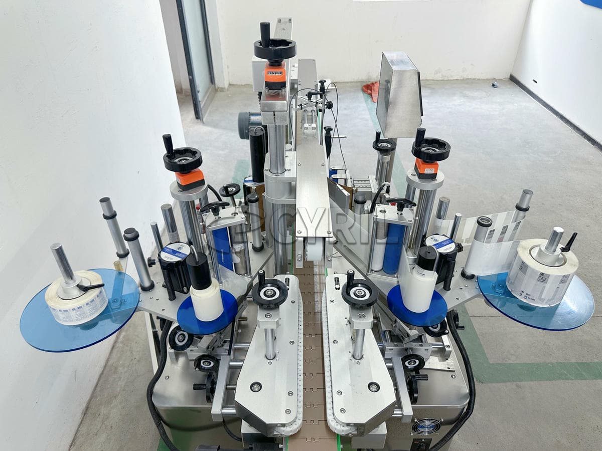 Fully automatic double side labeling machine