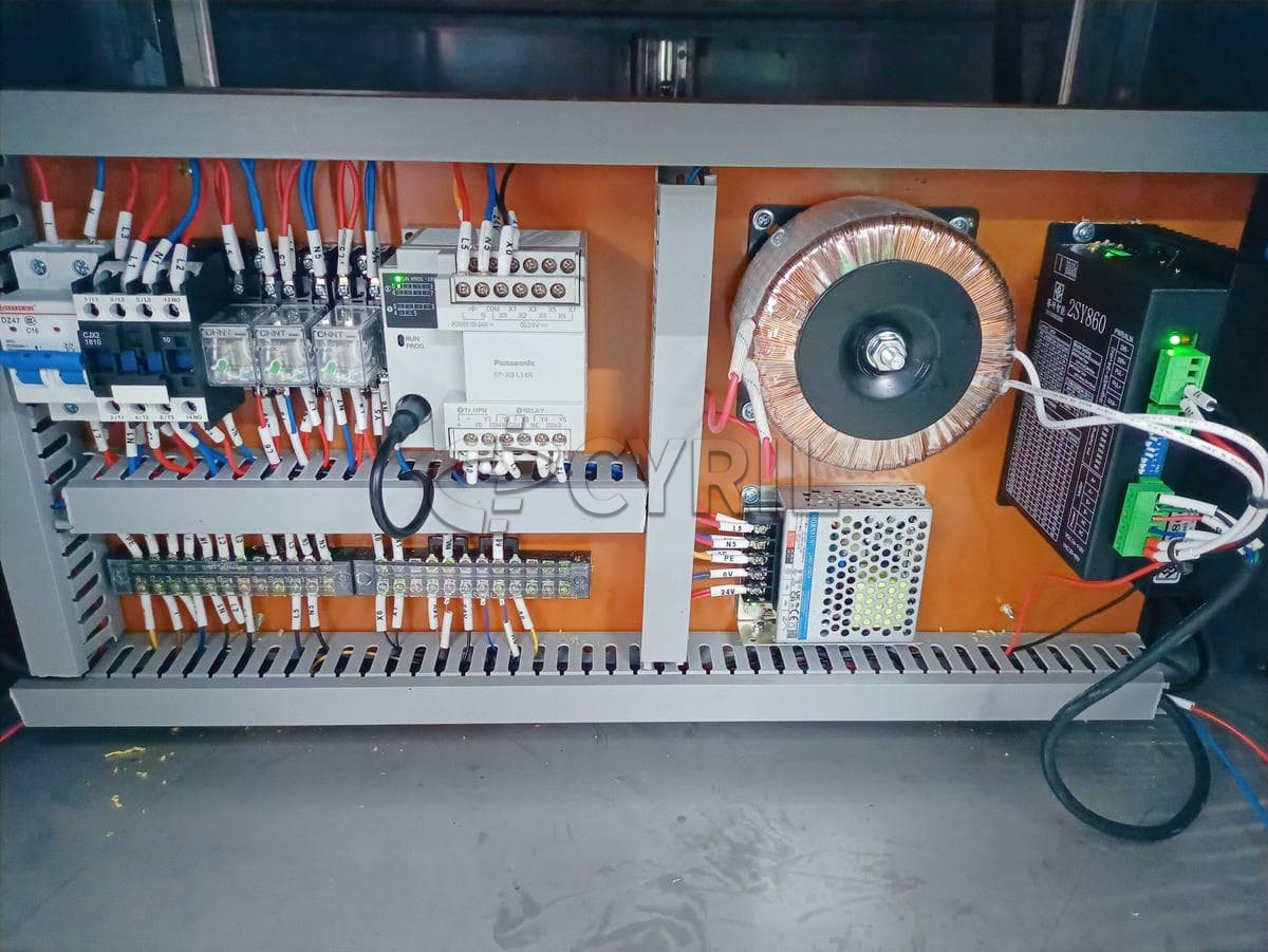 Fully automatic grease barrel labeling machine