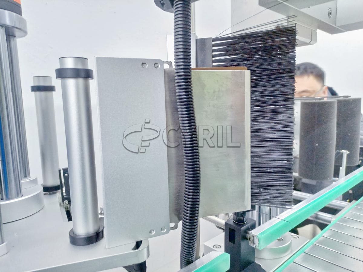 Fully automatic grease barrel labeling machine