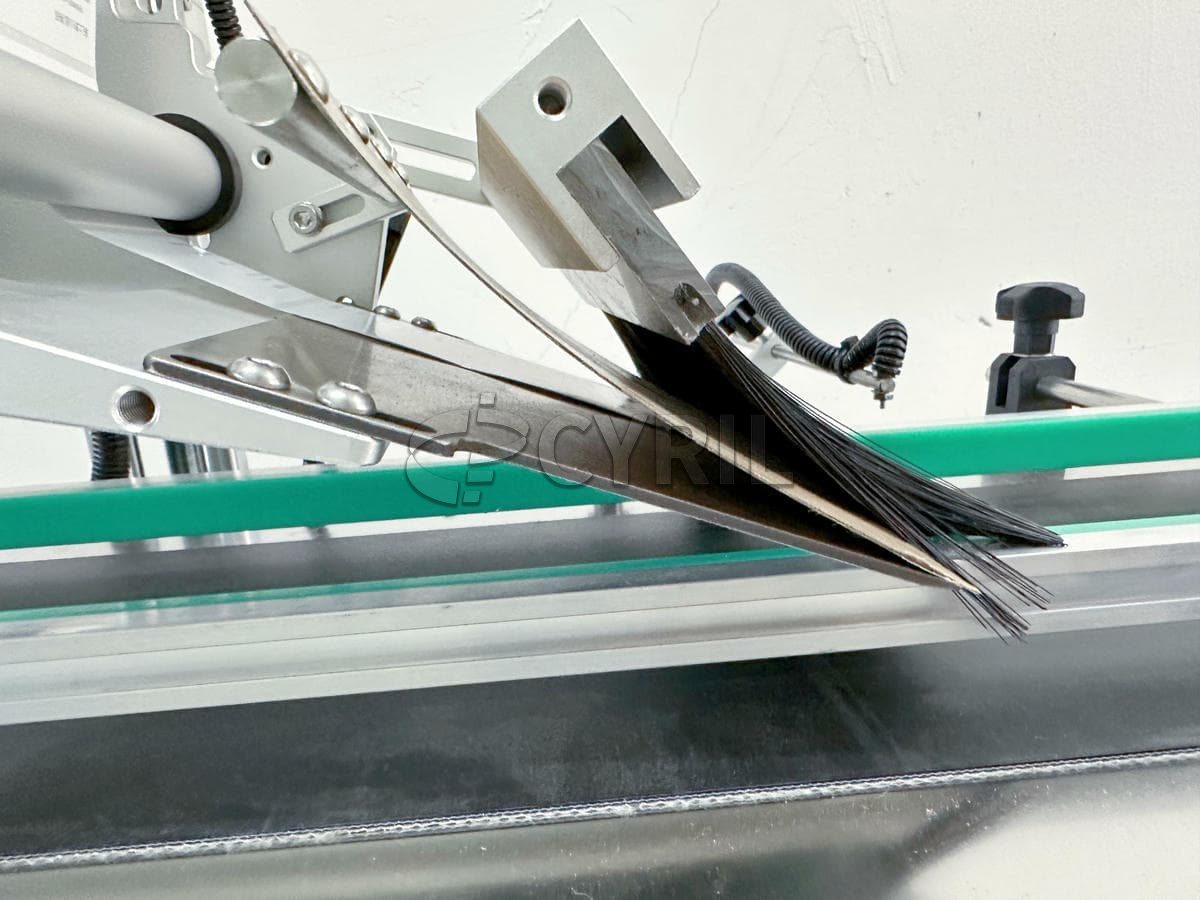 Standard desktop flat labeling machine