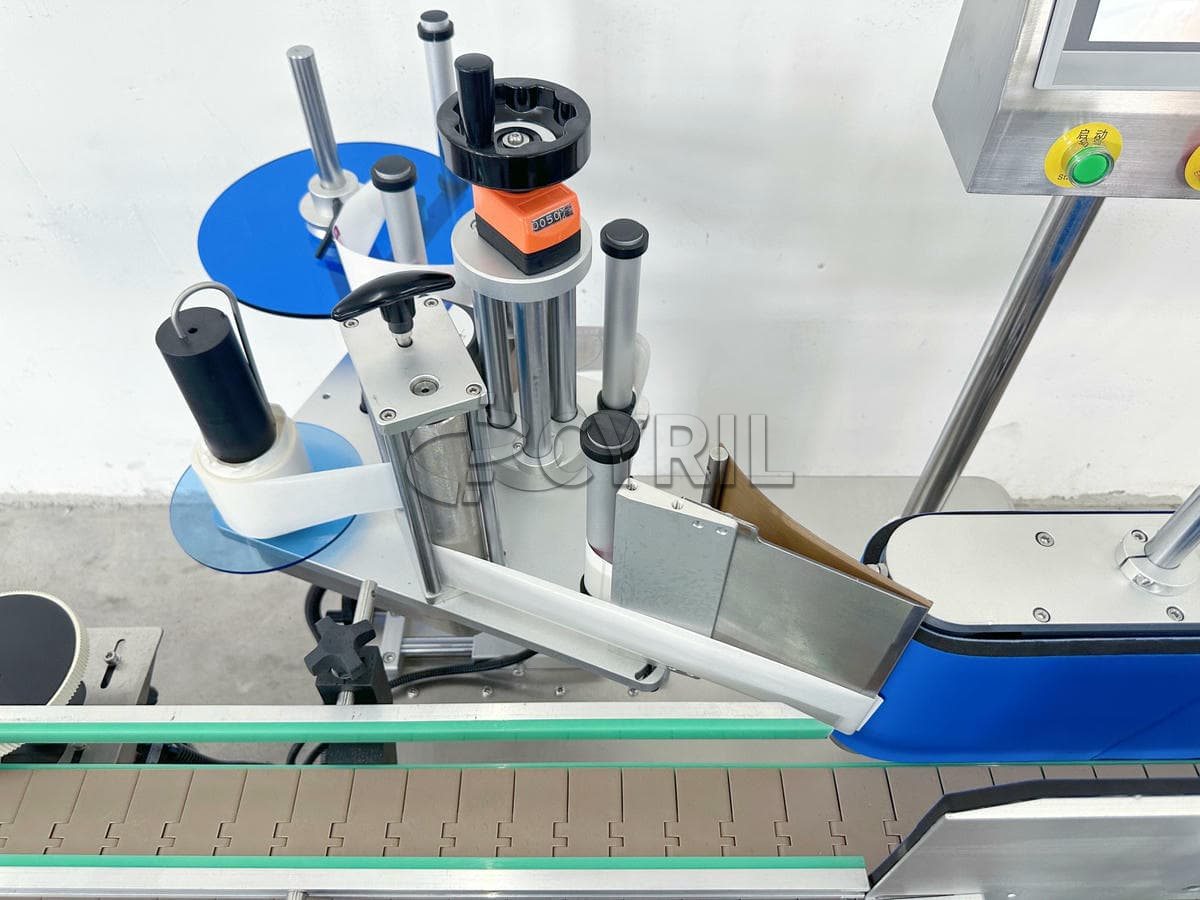 Fully automatic round bottle rolling labeling machine
