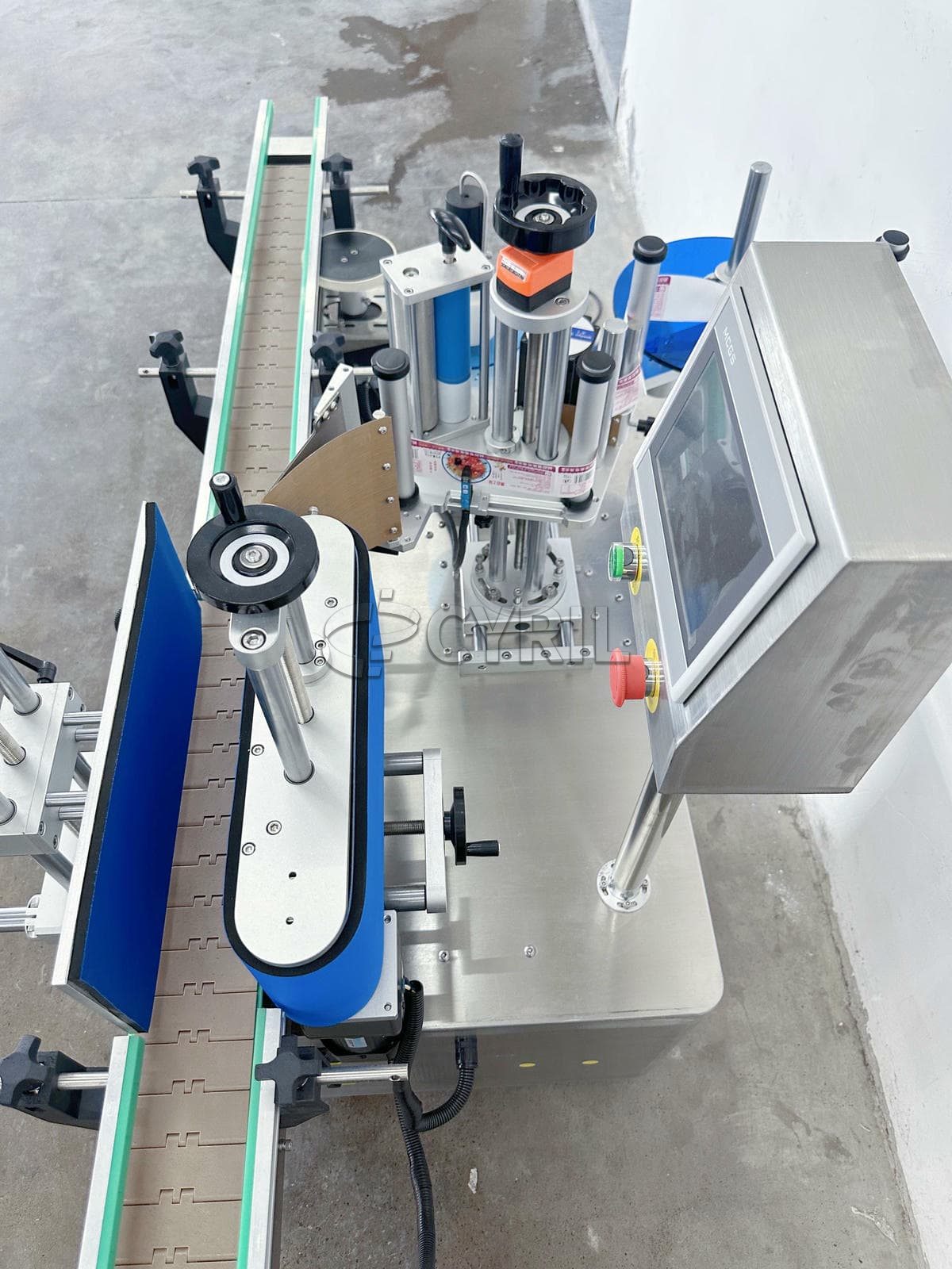 Fully automatic round bottle rolling labeling machine