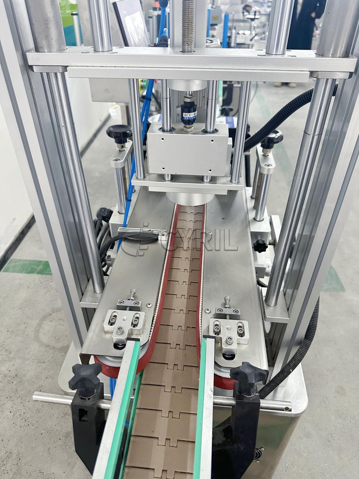 Fully automatic single head capping machine