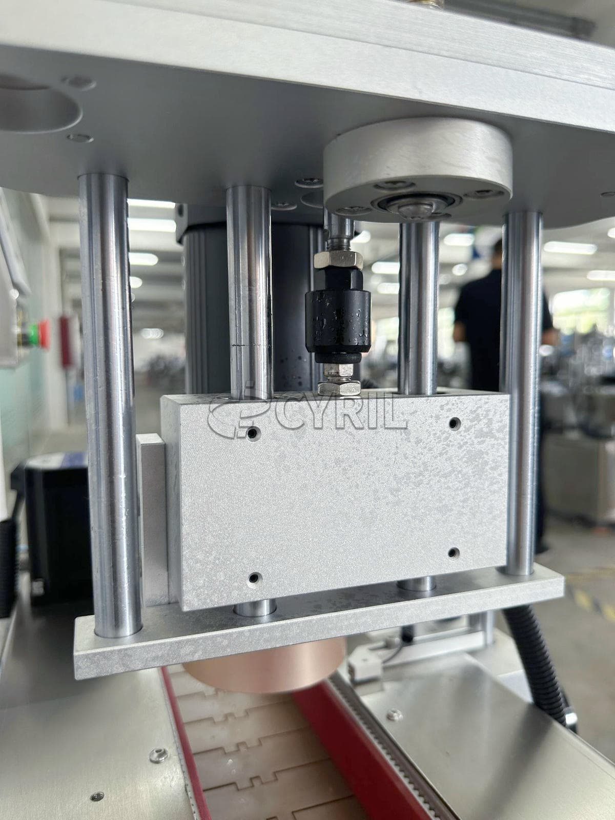 Fully automatic single head capping machine