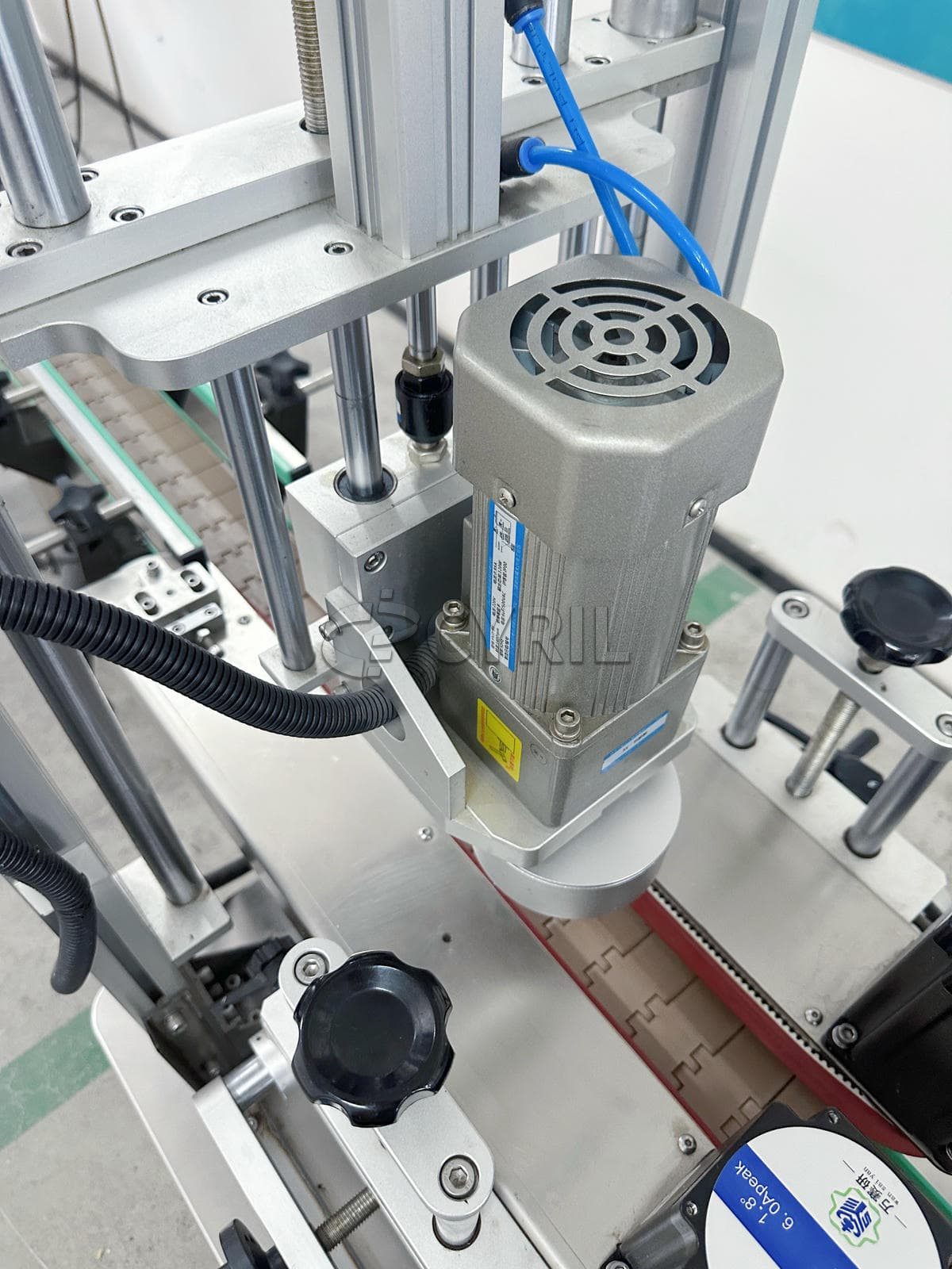 Fully automatic single head capping machine