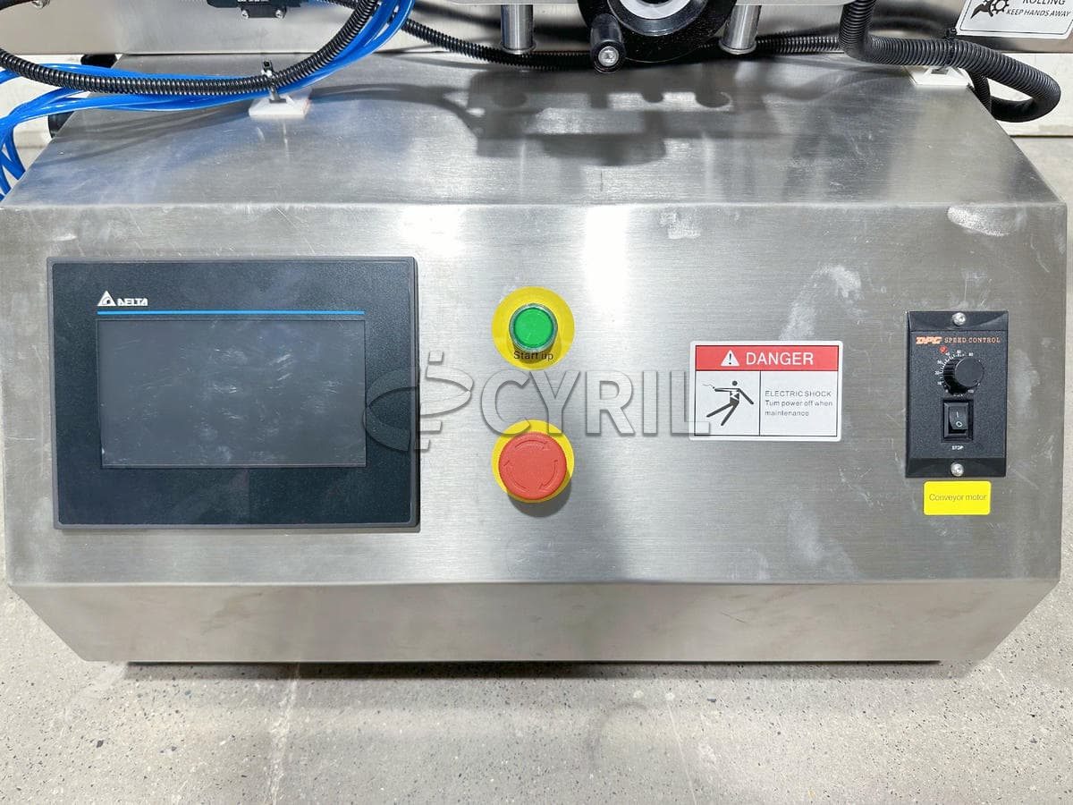 Desktop fully automatic three-wheel capping machine