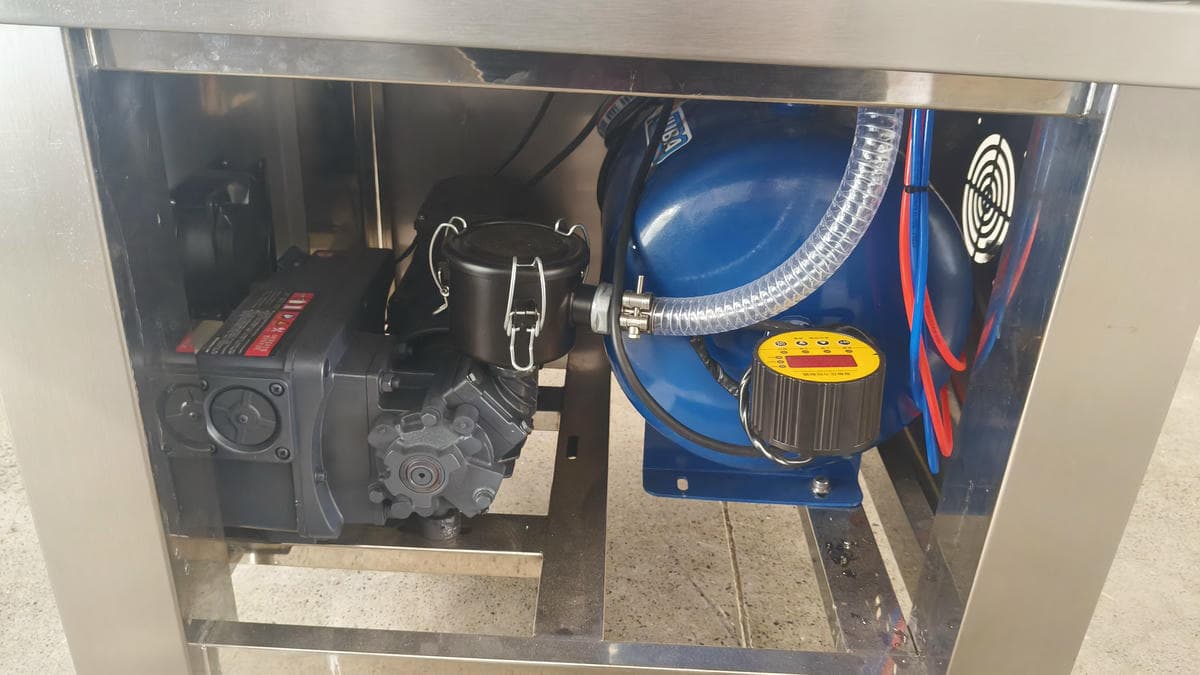Fully automatic single-head vacuum capping machine