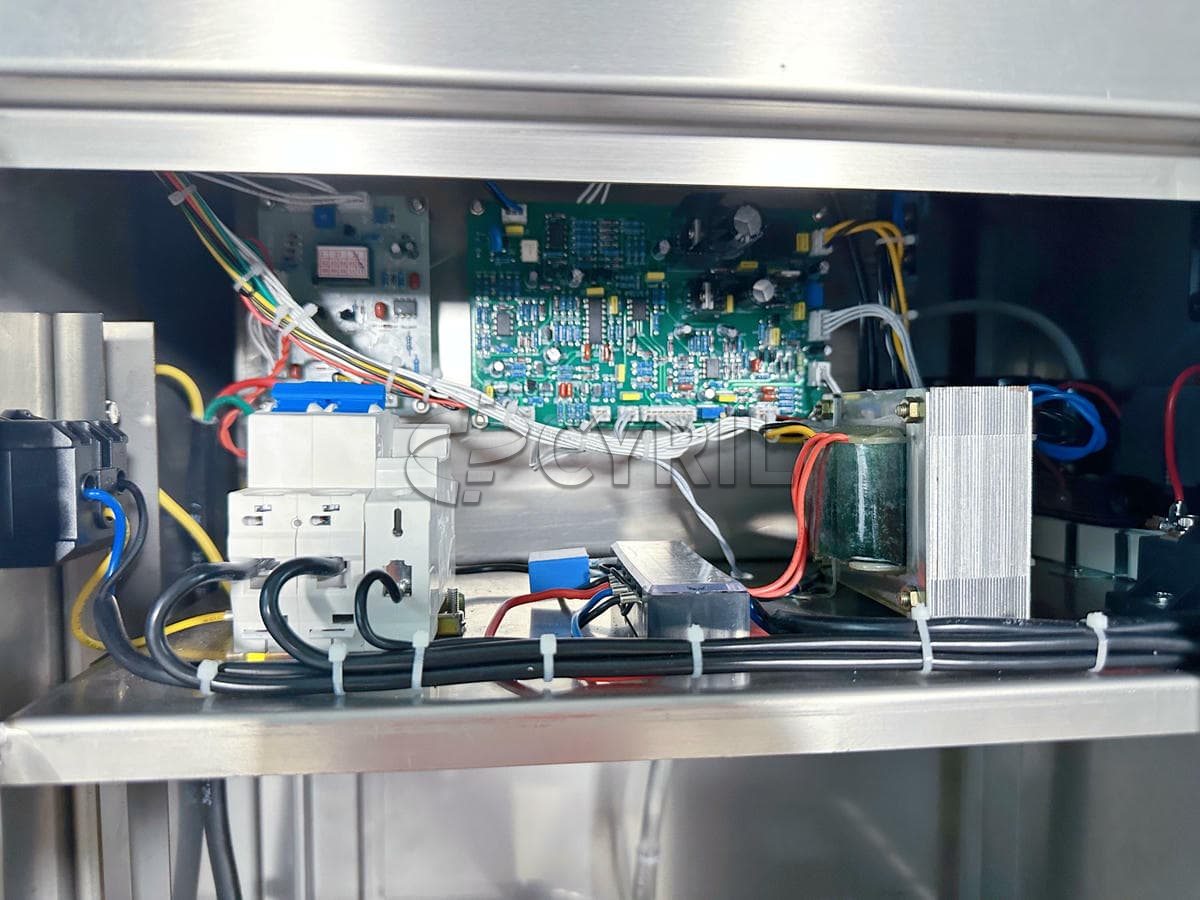 Vertical aluminum foil water-cooled sealing machine
