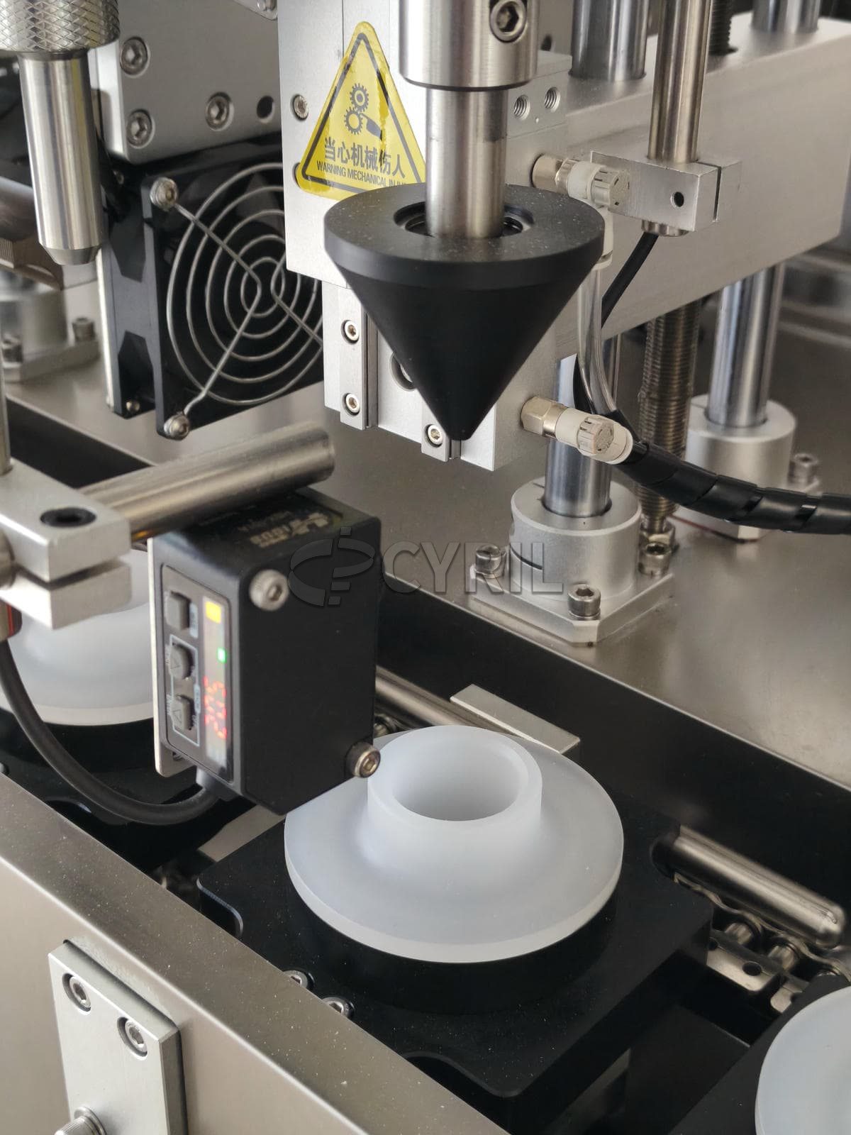 Linear filling and sealing machine