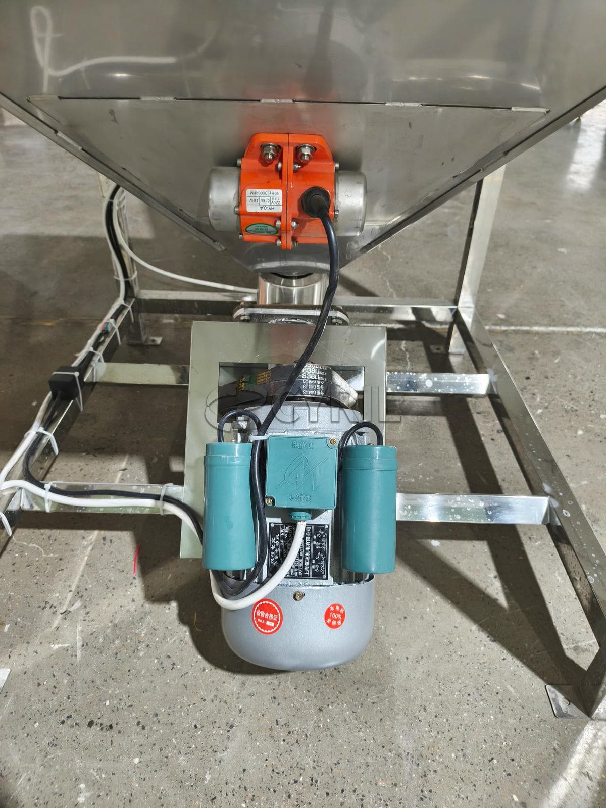 Square bucket loading powder filling machine