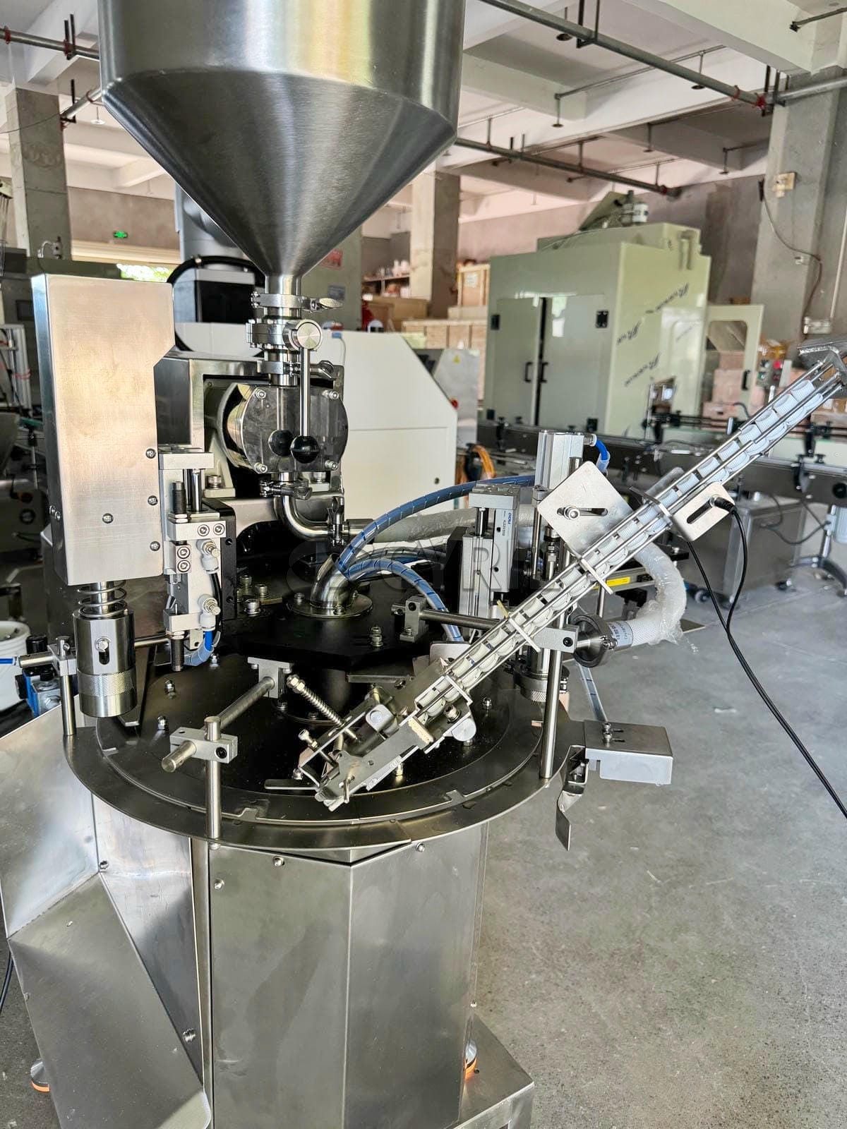 Spout bag filling machine