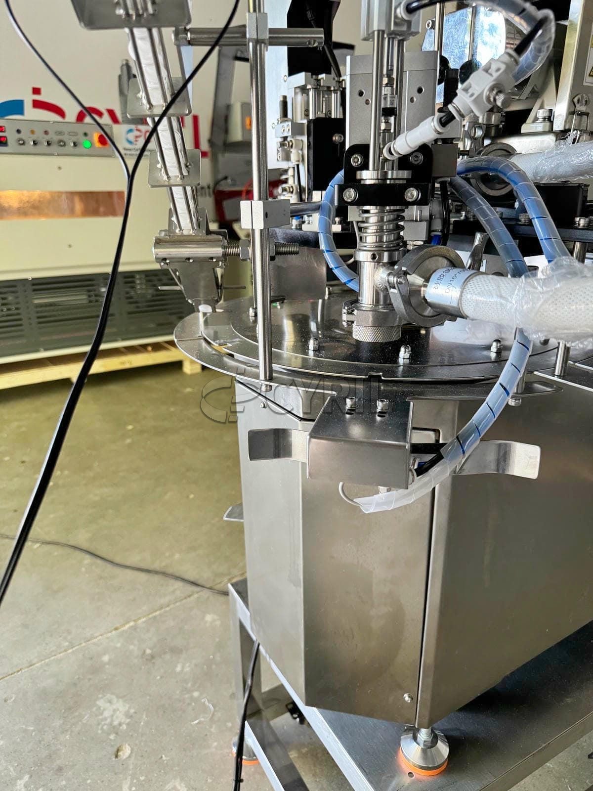 Spout bag filling machine