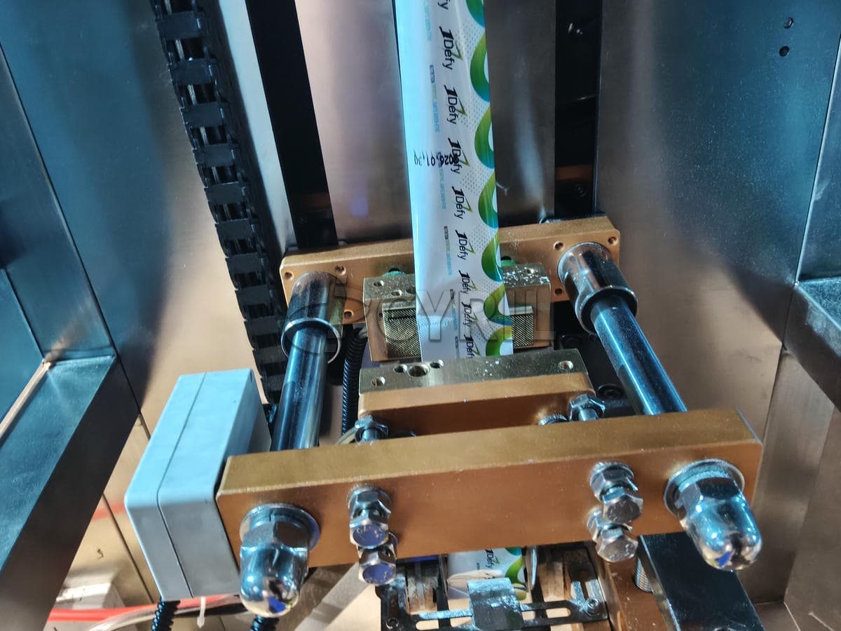 Incline push back sealing powder packaging machine