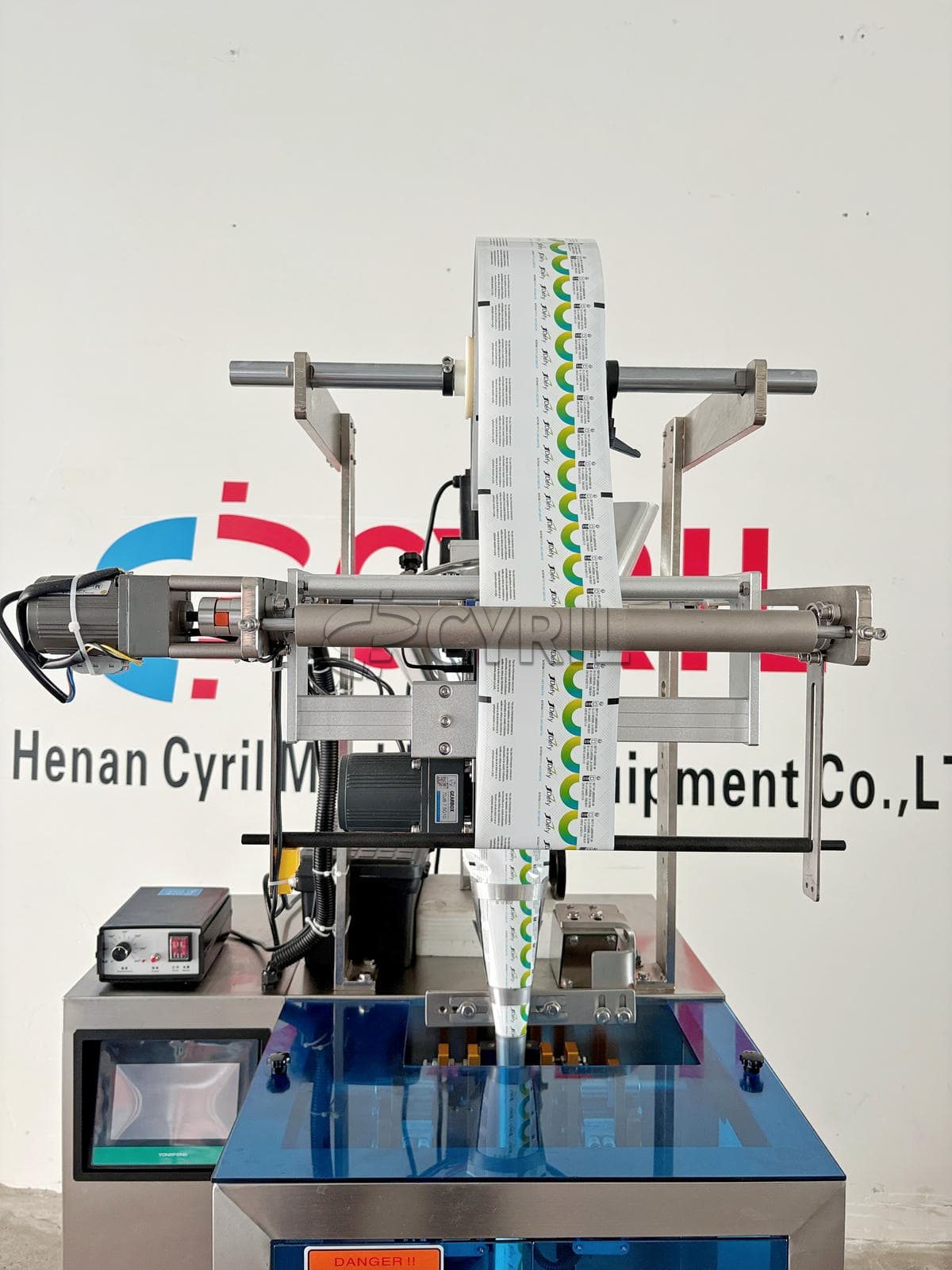Rounded corner special-shaped powder packaging machine