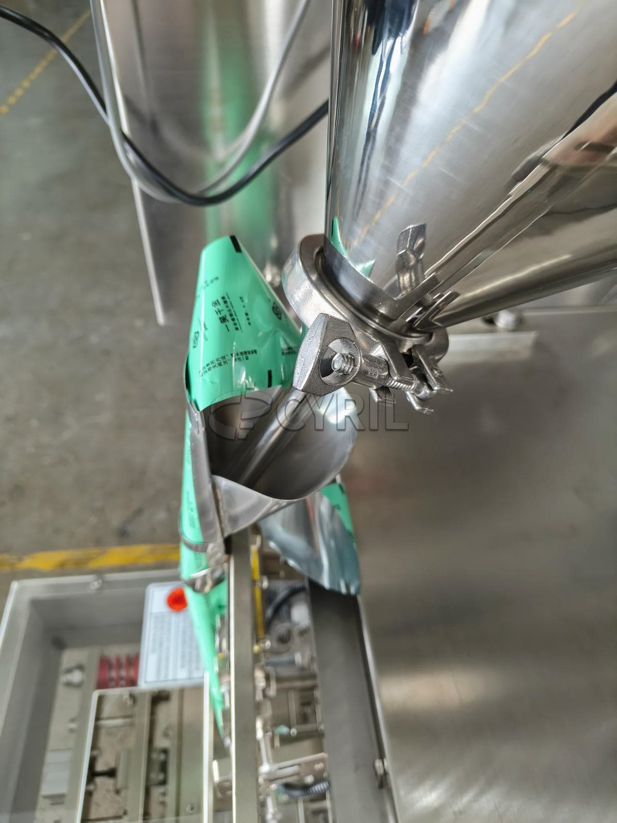 Incline push back seal pouch powder packaging machine
