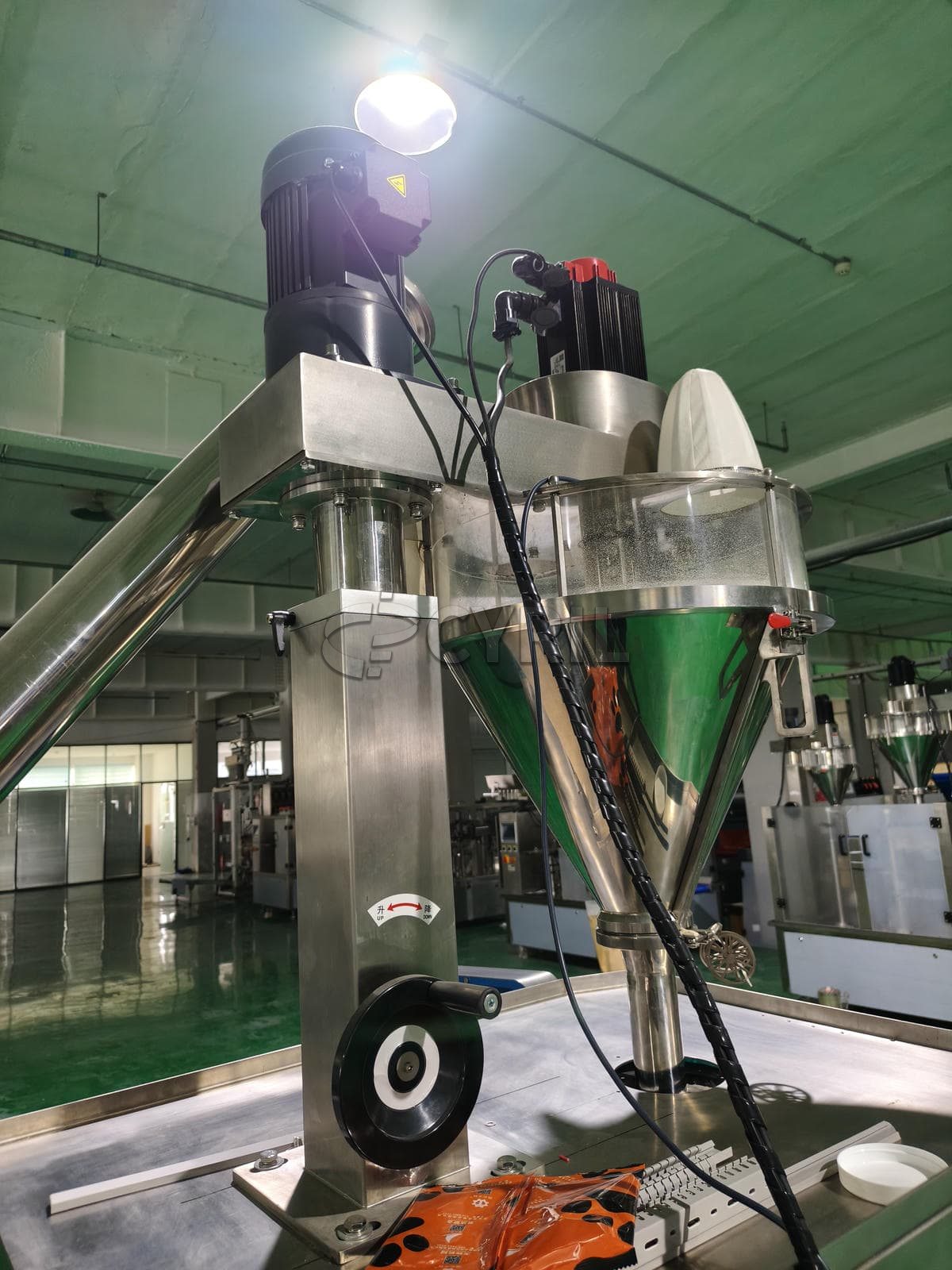Powder packaging machine + direct push + back seal + round bucket loading