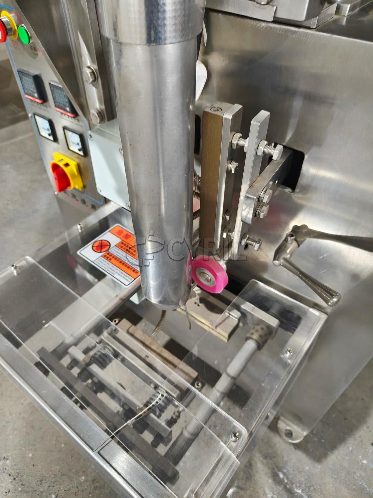 Small direct push powder packaging machine