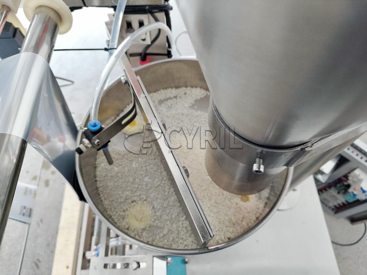 Small magnetic pump granular liquid packaging machine