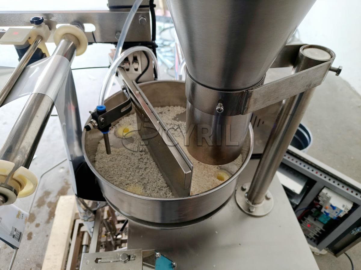 Small magnetic pump granular liquid packaging machine