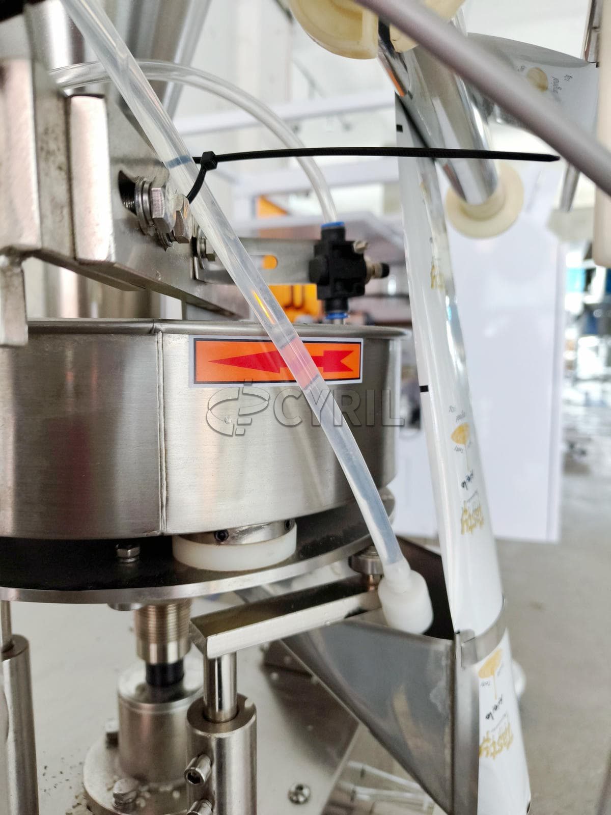 Small magnetic pump granular liquid packaging machine