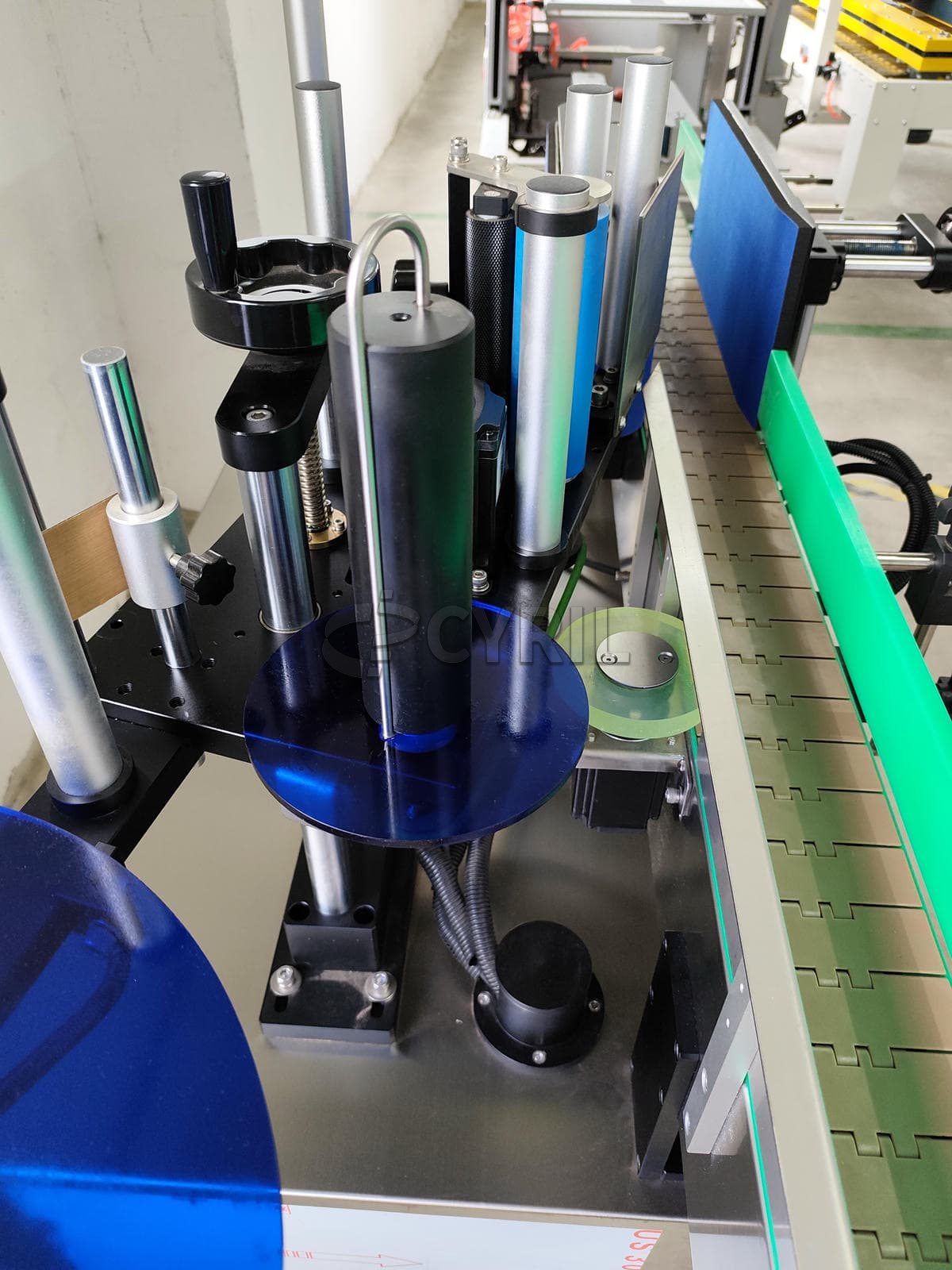 Multifunctional labeling machine