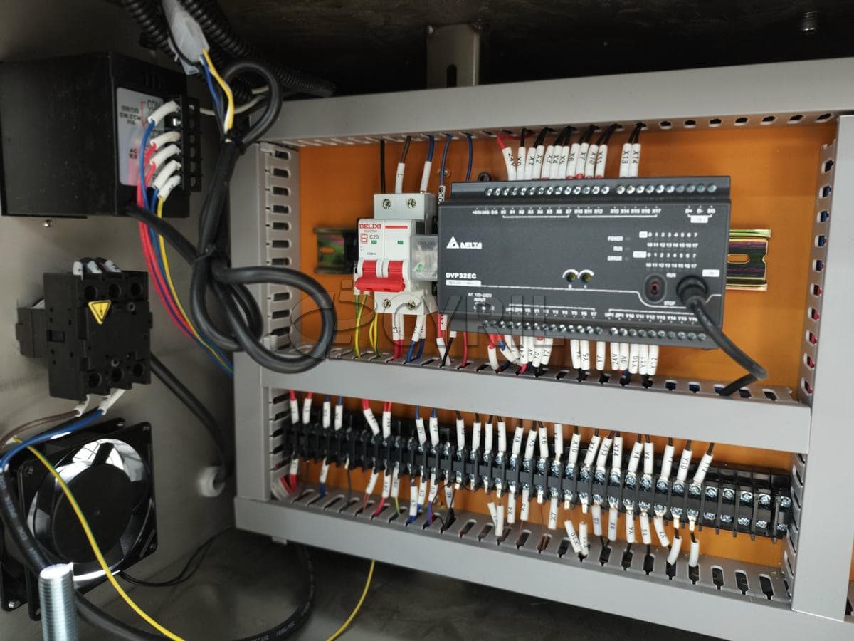 Multifunctional labeling machine