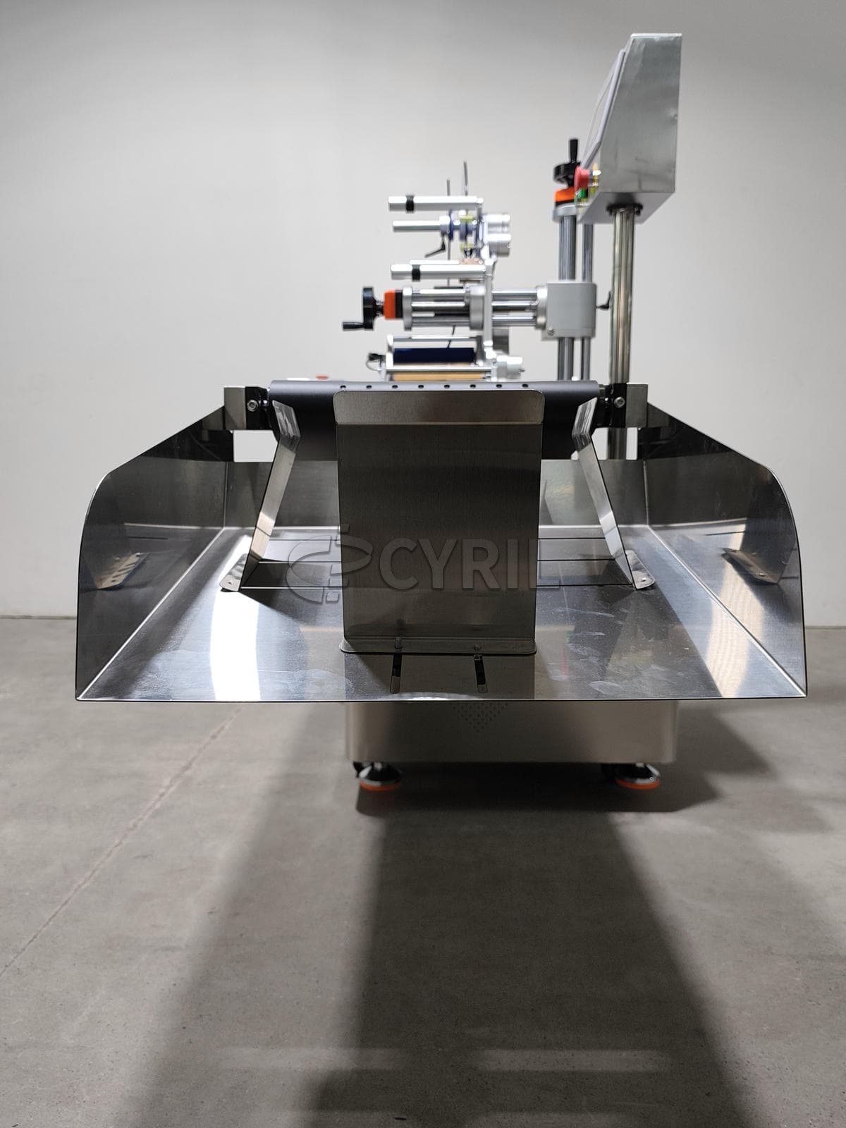 Paging hopper flat labeling machine