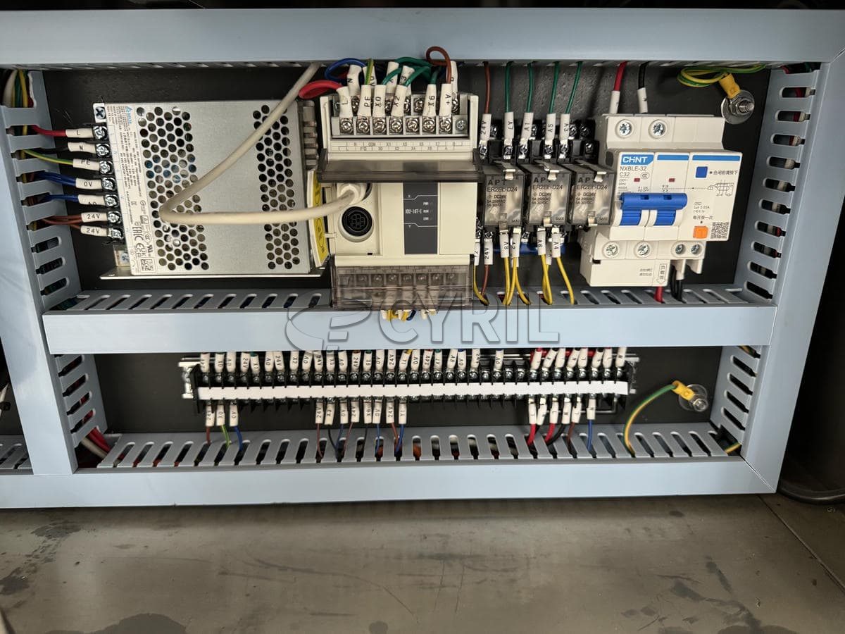 Round bottle positioning labeling machine