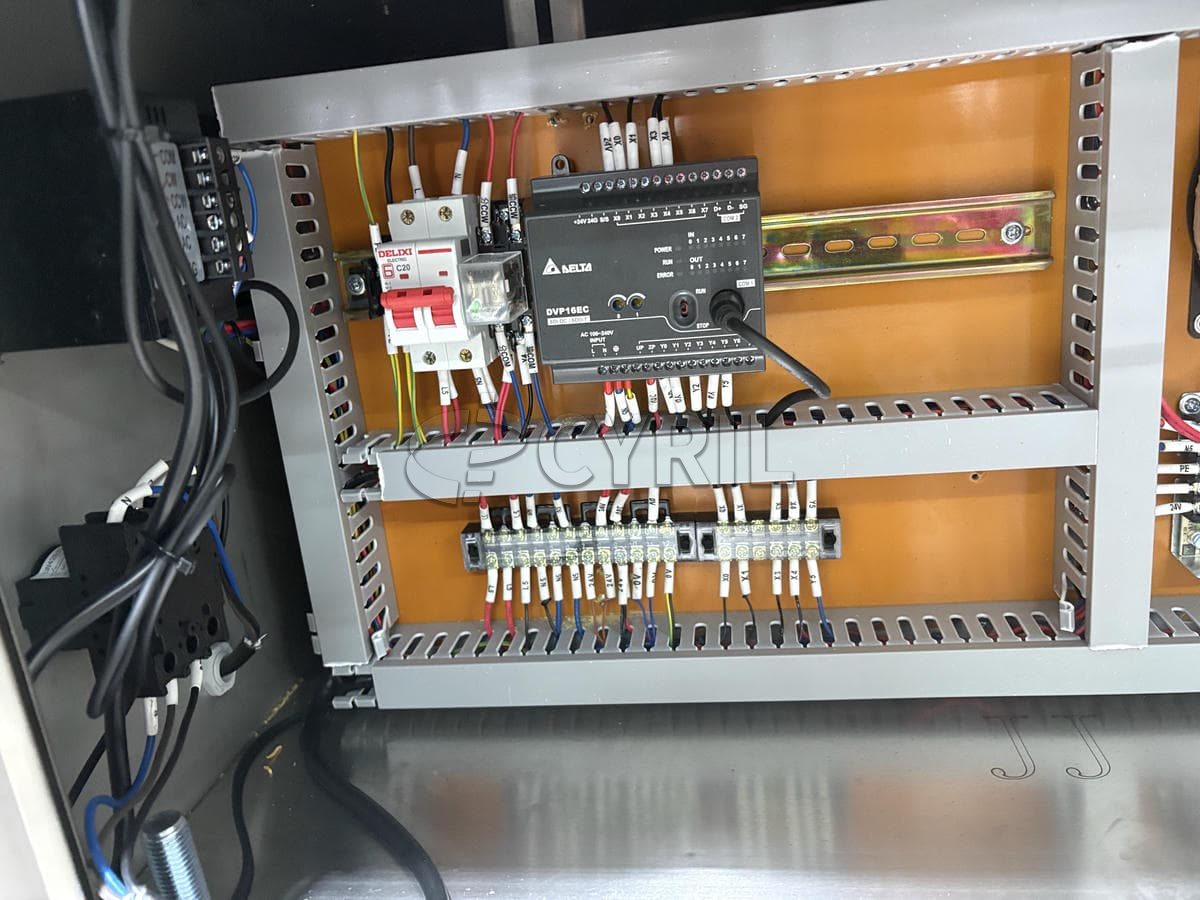 Round bottle positioning long glue stick labeling machine
