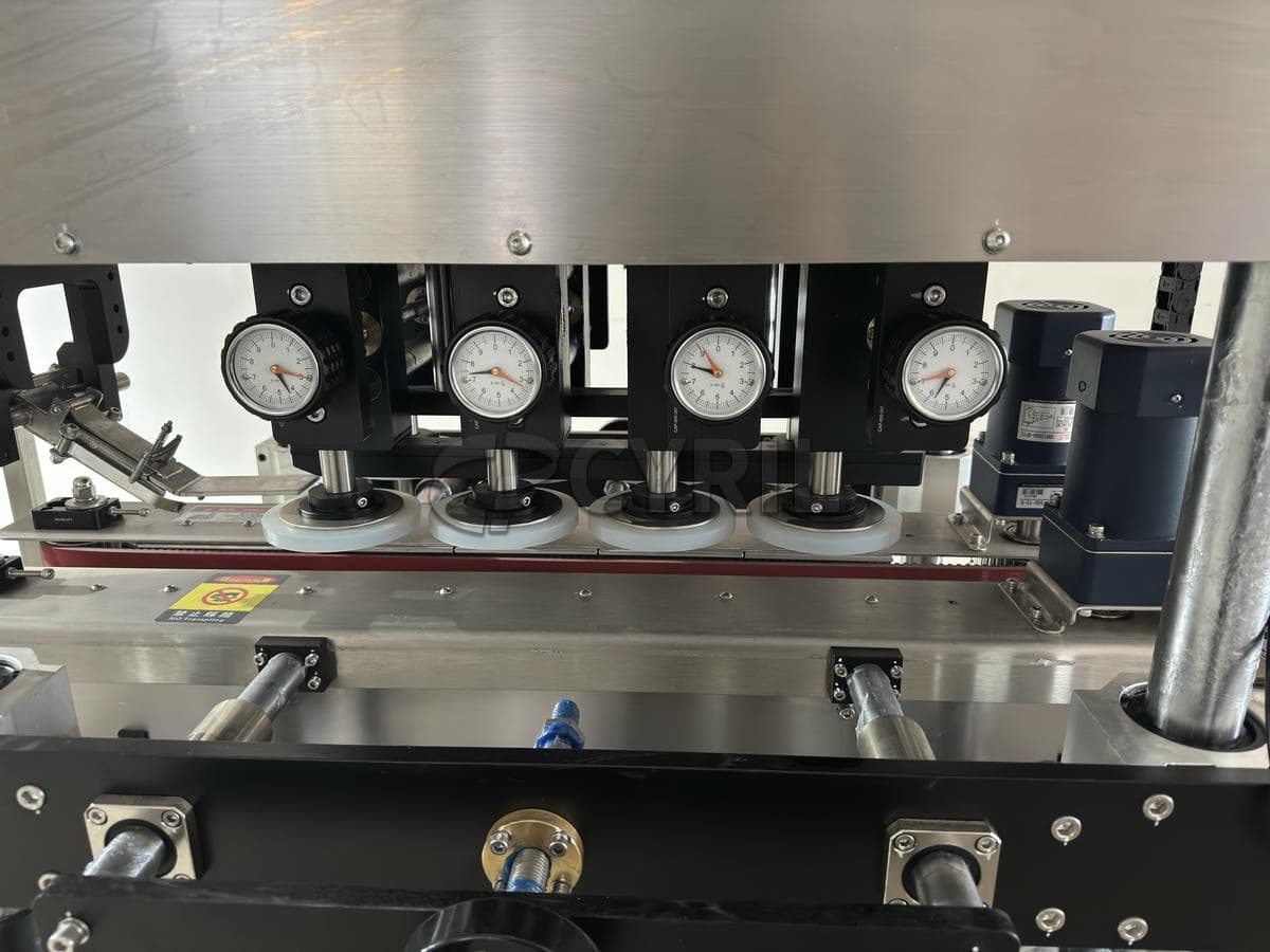 Eight-wheel high-speed capping machine