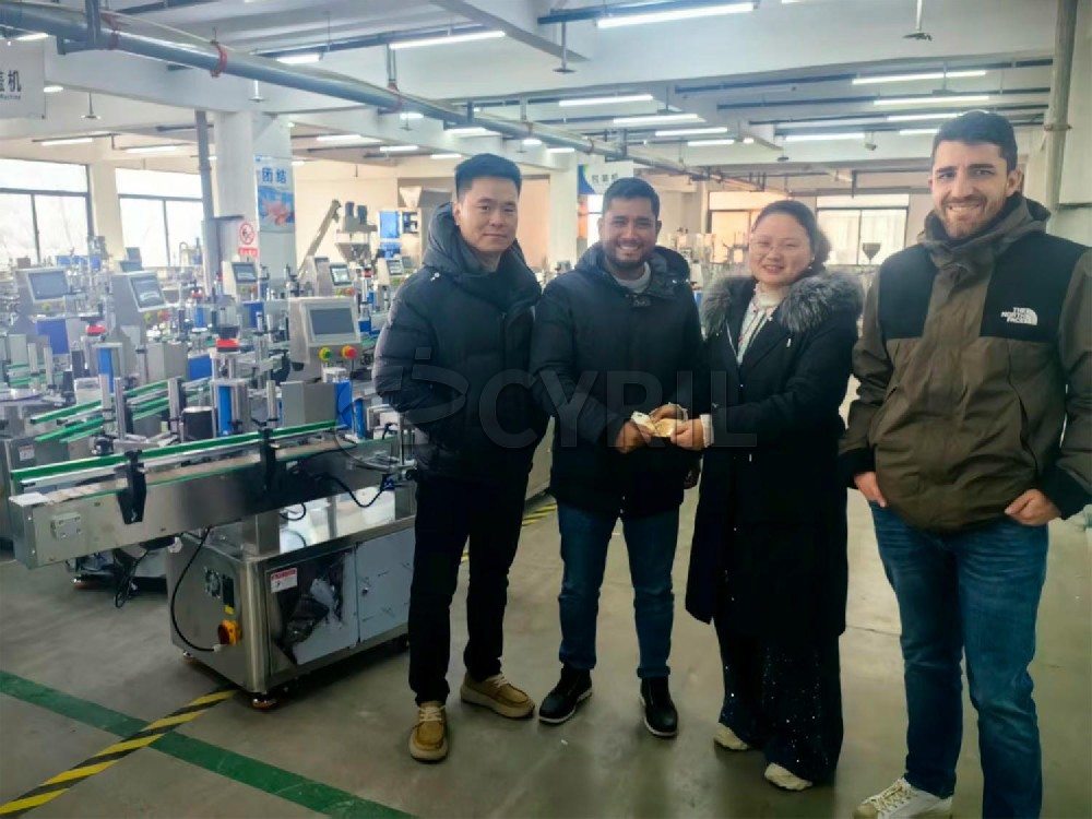On-site demonstration of labeling machine won praise from customers! After the on-site inspection, the customer immediately placed an order and agreed on the delivery period.